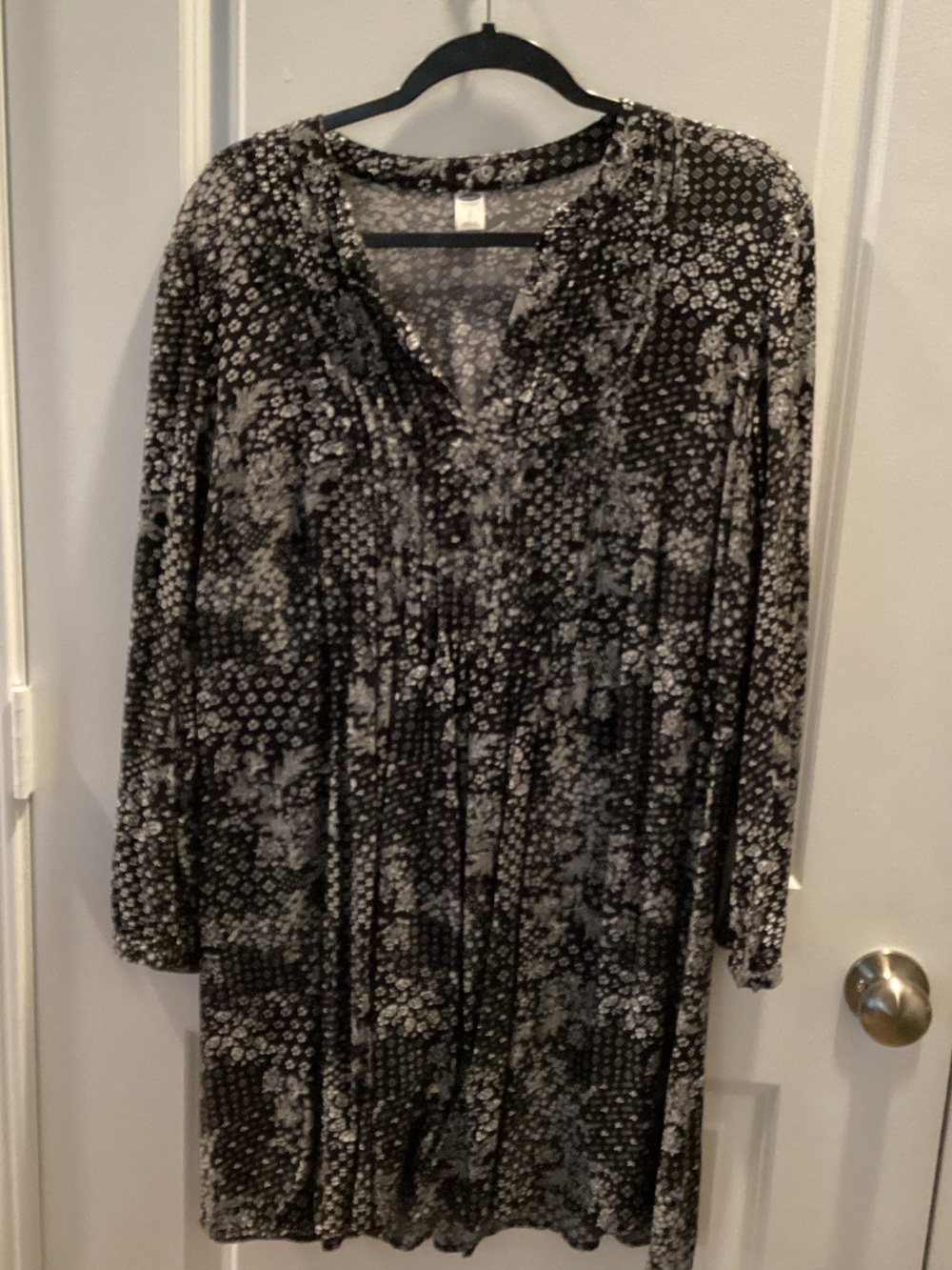 Old Navy Black and White Long-Sleeve Floral Patchwork Pin Tuck Dress sz L in EUC
